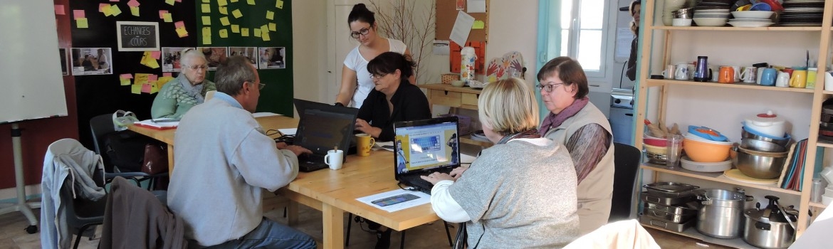 Atelier informatique à Portraits de Familles Saint denis de Pile